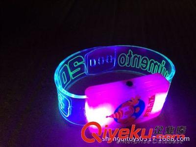 热销闪光玩具与潮玩夜市新宠——探秘趣味发光乐趣